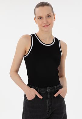 Kadın Siyah Kolsuz Bisiklet Yaka Tişört - 50305857019