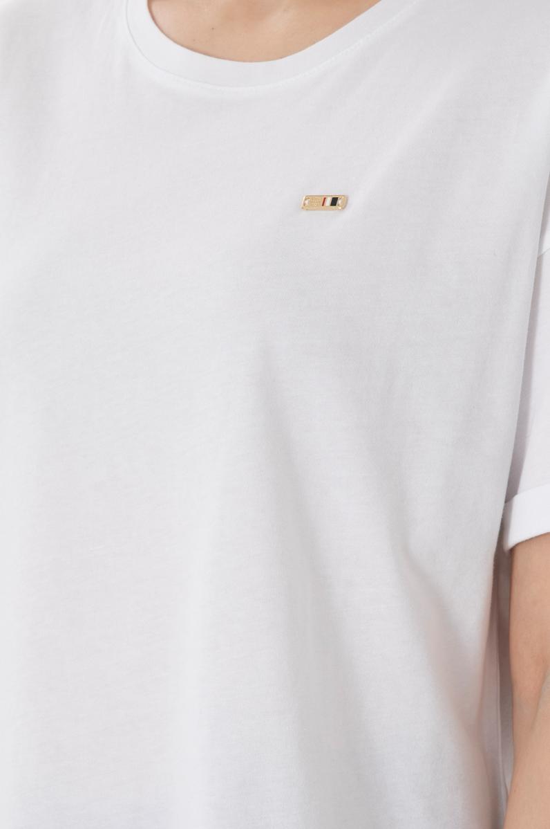 Kadın Beyaz Kol Katlamalı Bisiklet Yaka Tişört