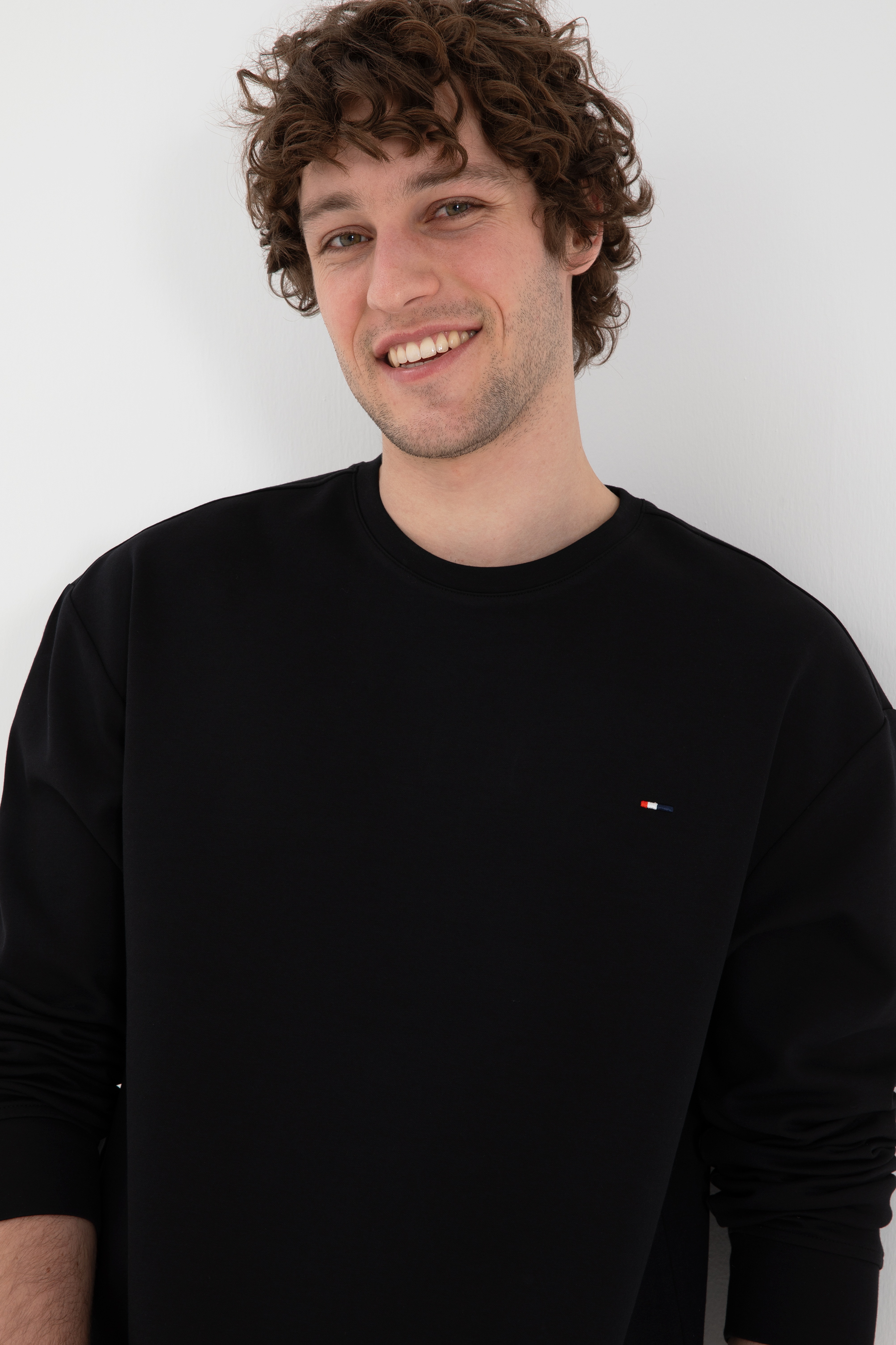 Erkek Comfort Fit Bisiklet Yaka Siyah İnce Sweatshirt - Image 2