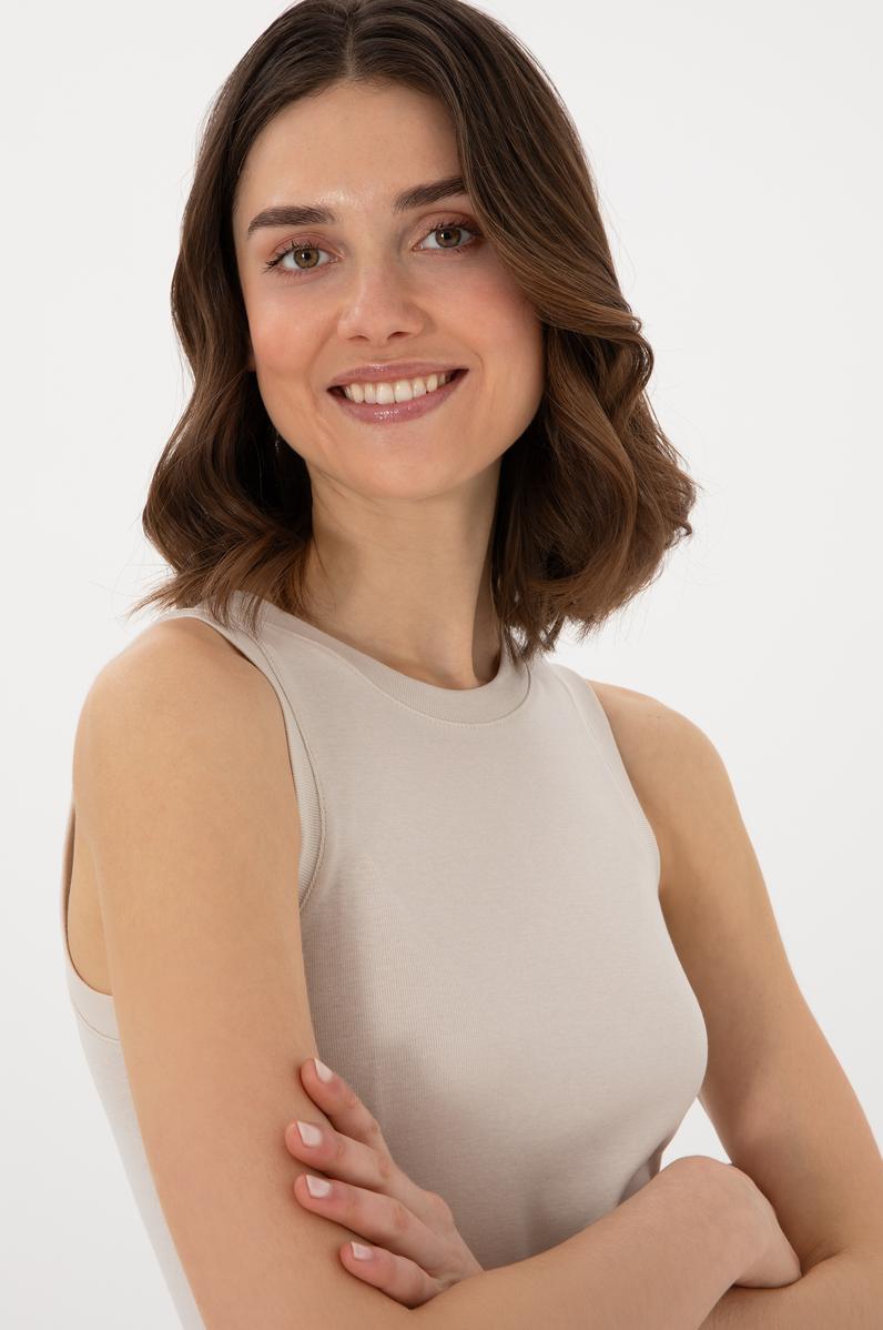 Kadın Taş Kolsuz Bisiklet Yaka Basic Tişört