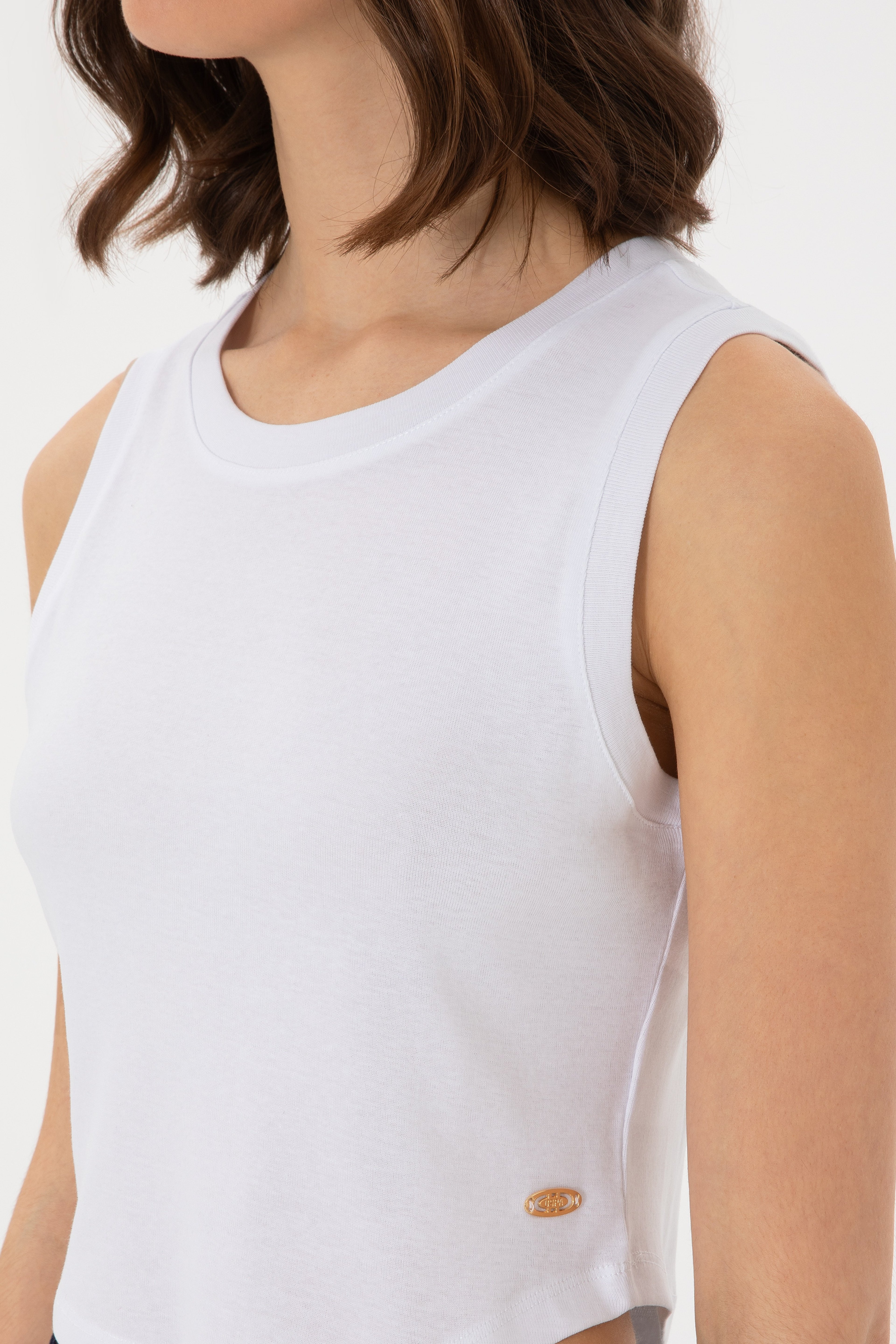 Kadın Beyaz Kolsuz Bisiklet Yaka Crop Basic Tişört