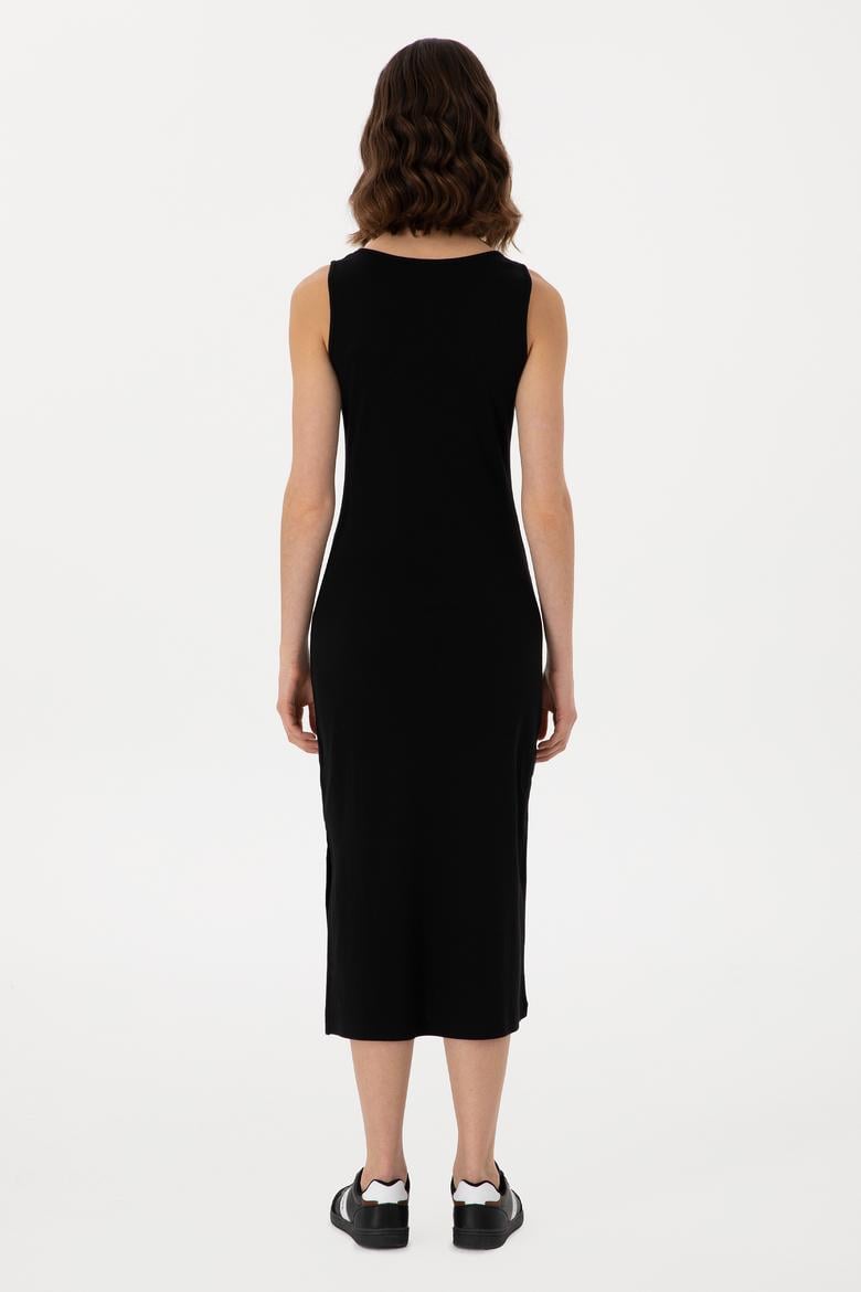 Kadın Siyah Yırtmaçlı Kolsuz Kare Yaka Midi Boy Örme Elbise - 50305835015