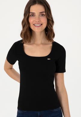 Kadın Siyah Kare Yaka Tişört - 50305762021