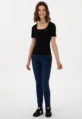 Kadın Siyah Kare Yaka Tişört - 50305762021