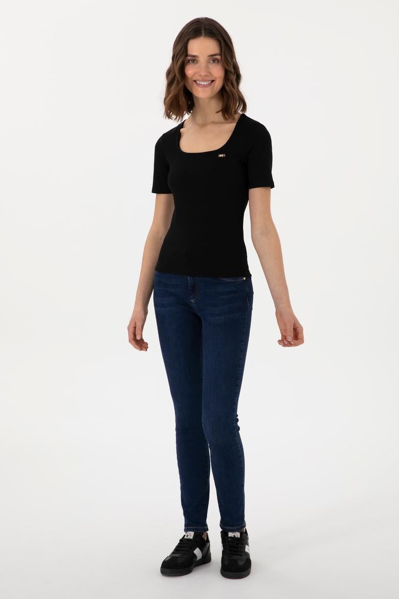 Kadın Siyah Kare Yaka Tişört - 50305762021