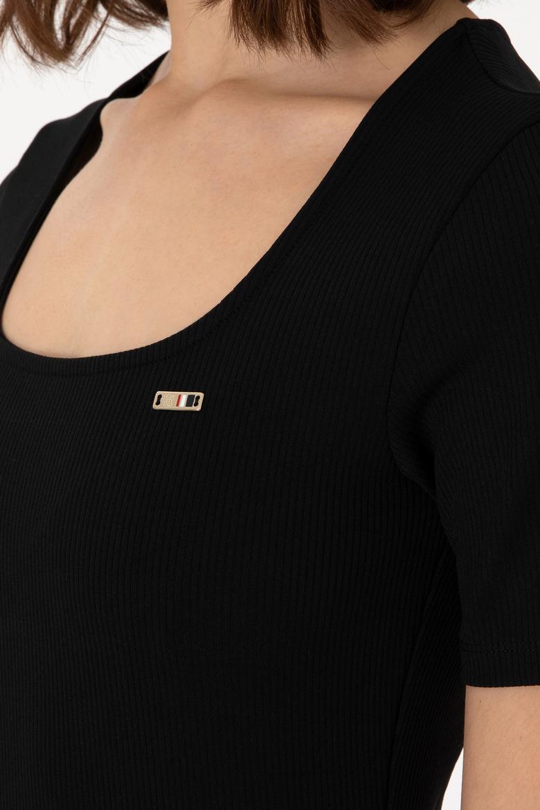 Kadın Siyah Kare Yaka Tişört - 50305762021