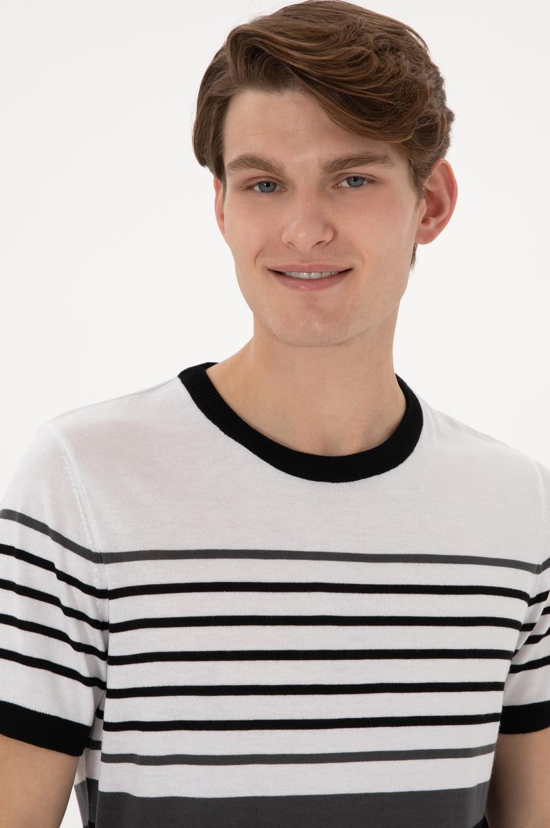 Erkek Slim Fit Bisiklet Yaka Siyah Tişört