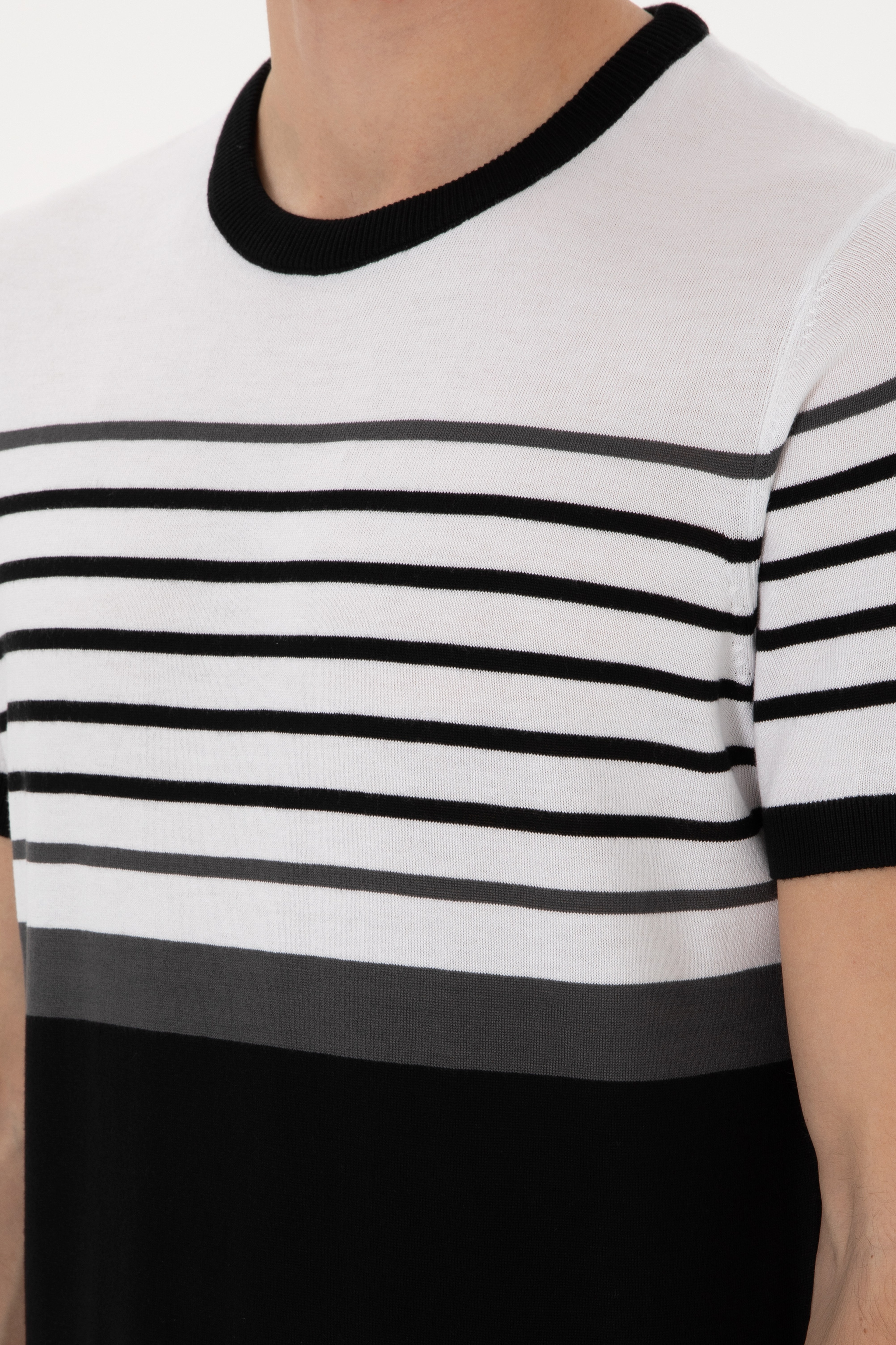 Erkek Slim Fit Bisiklet Yaka Siyah Tişört - Image 7
