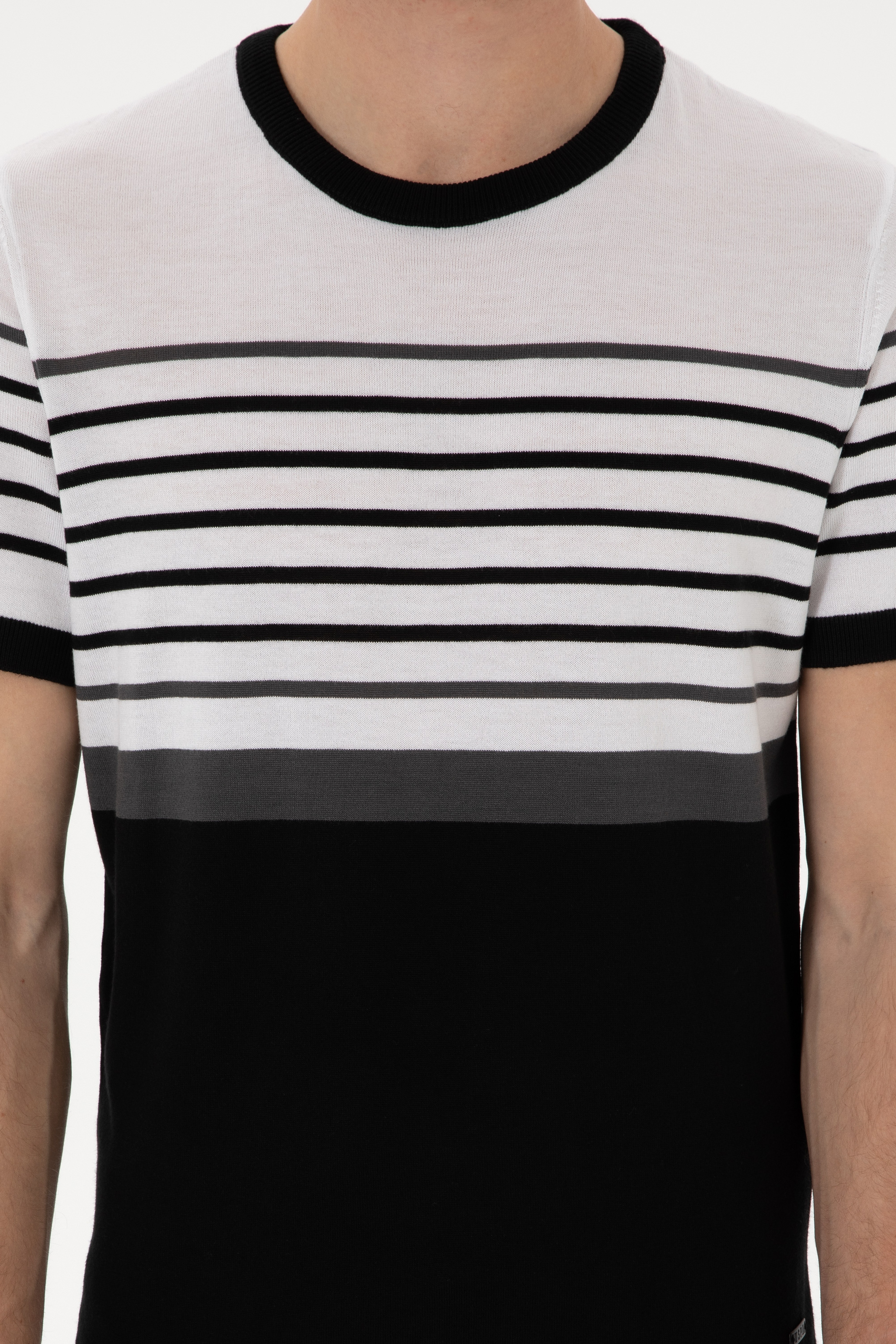 Erkek Slim Fit Bisiklet Yaka Siyah Tişört - Image 6