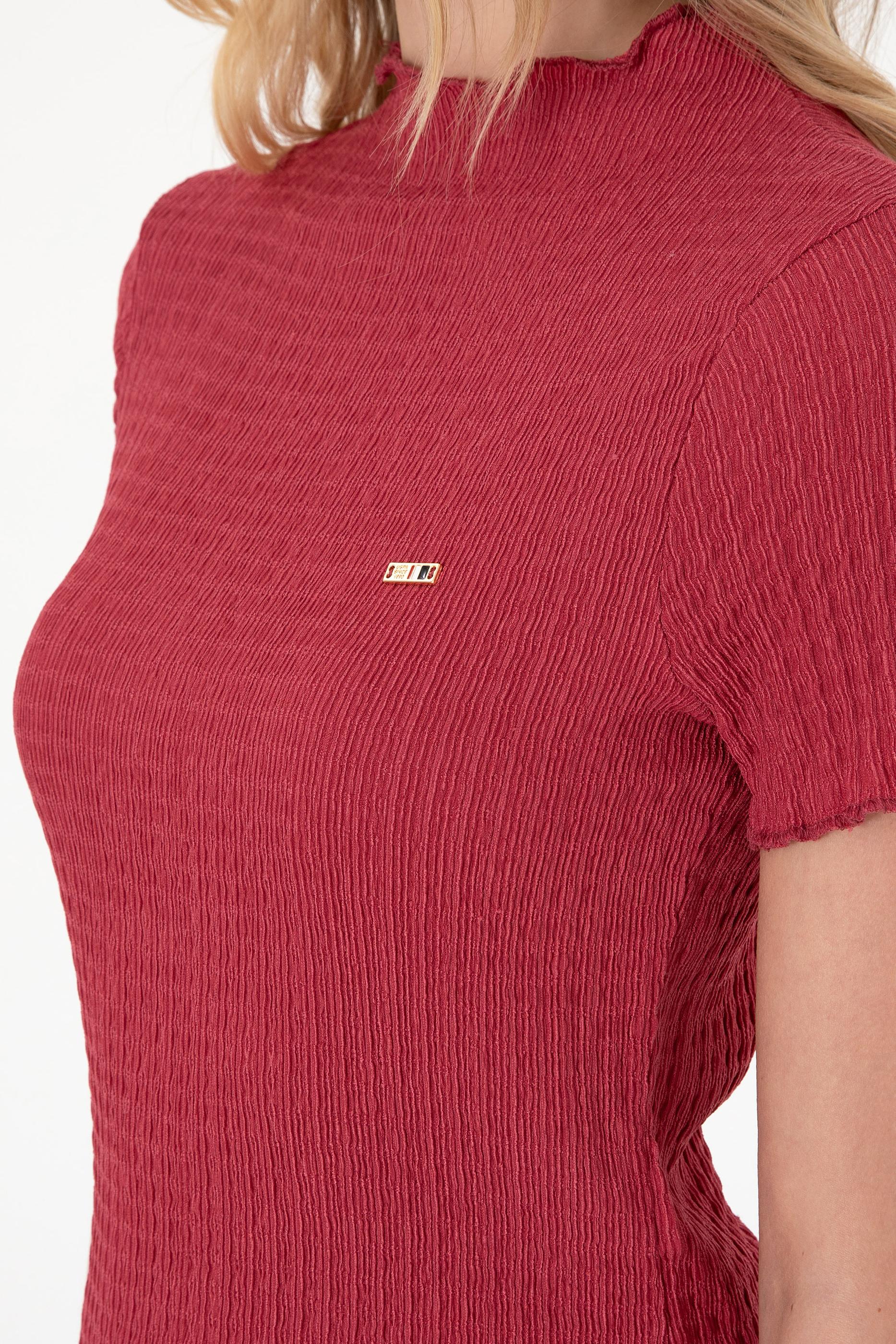 Kadın Vişne Dik Yaka Tişört