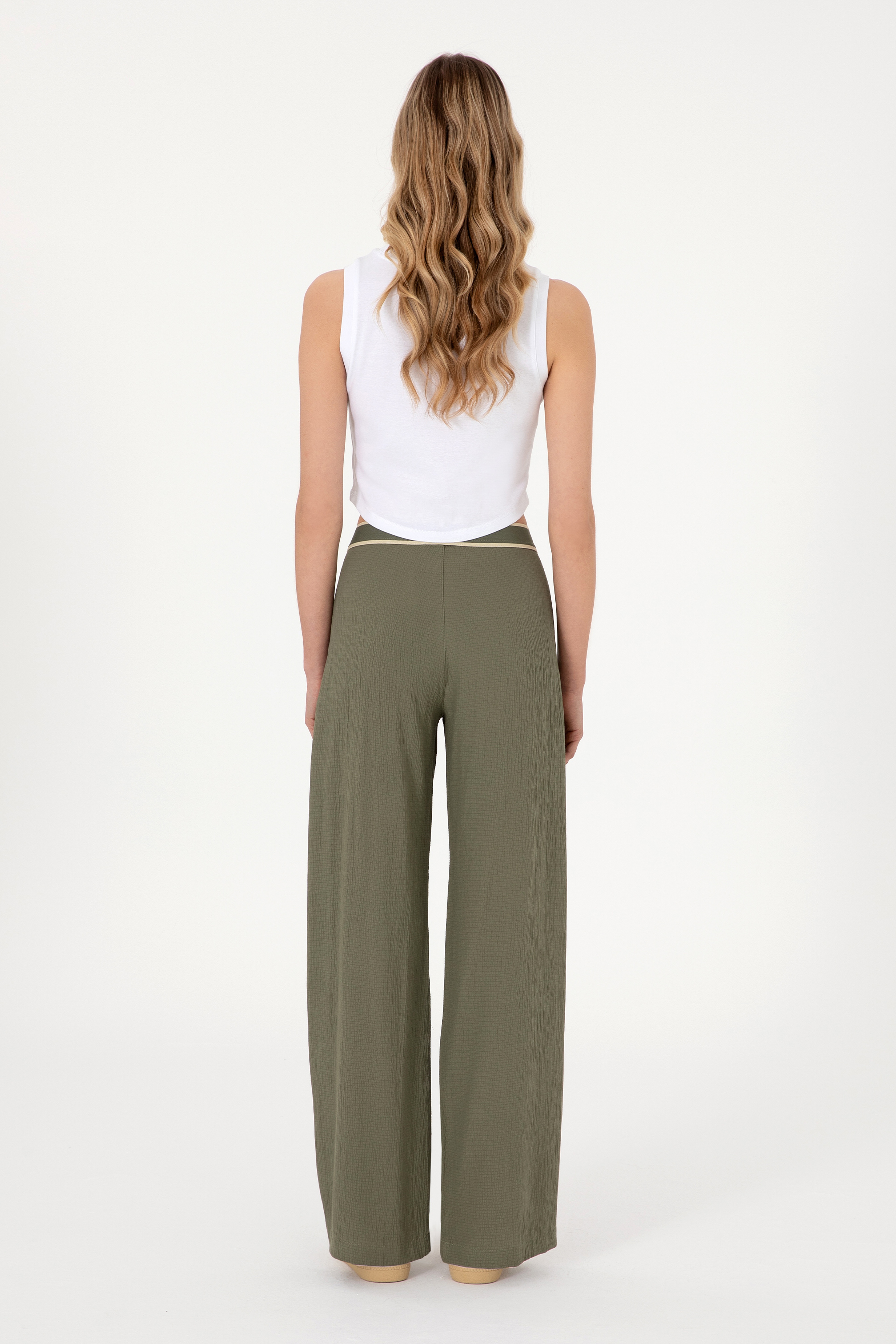 Kadın Koyu Haki Loose Fit Kanvas Pantolon - Image 4