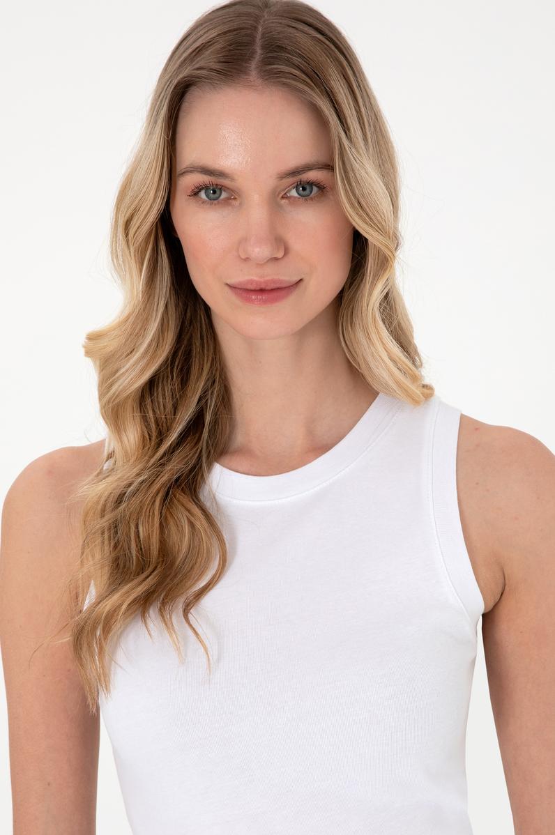 Kadın Beyaz Kolsuz Bisiklet Yaka Basic Tişört