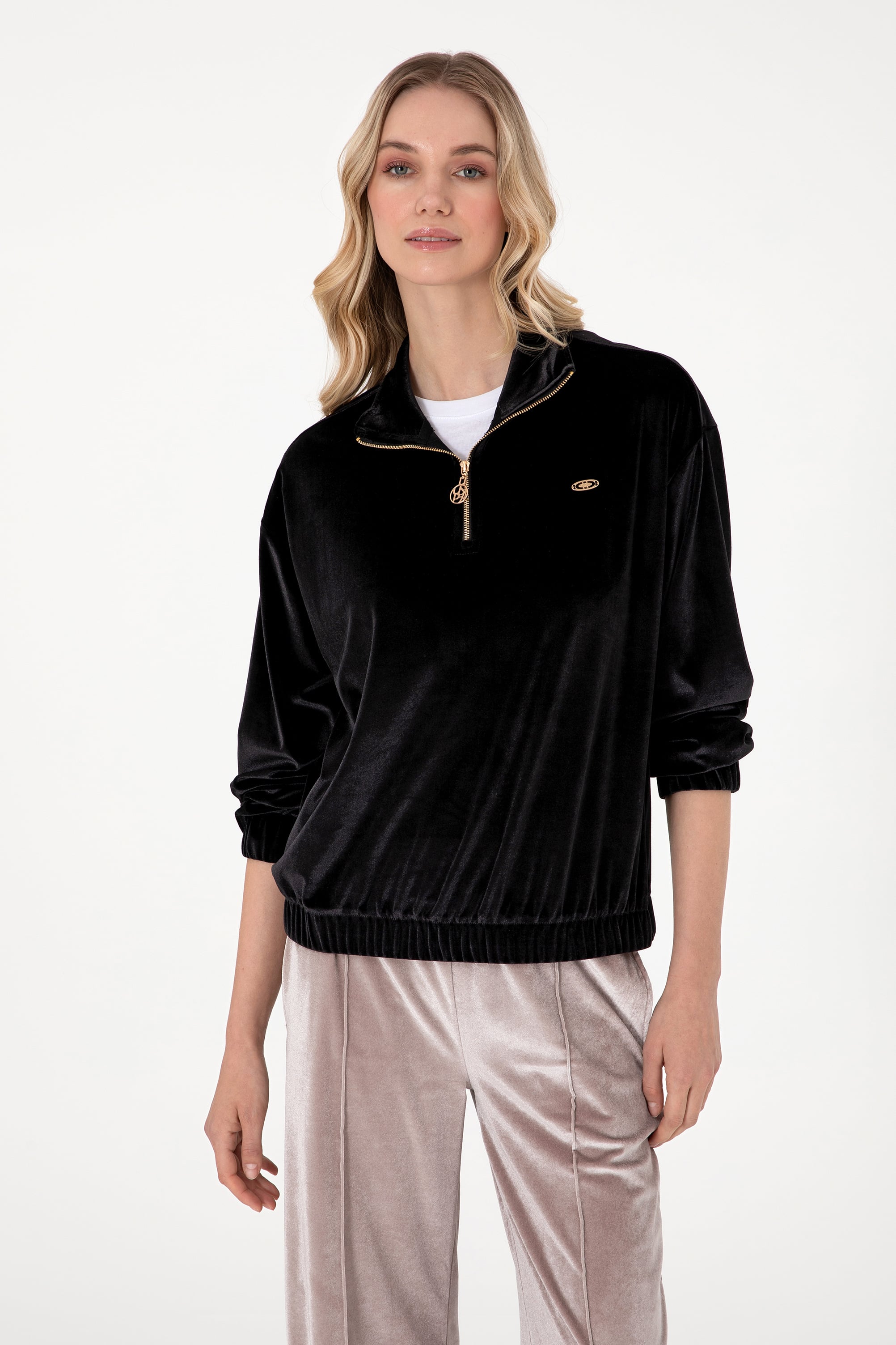 Kadın Siyah Fermuarlı Dik Yaka Sweatshirt - Image 1