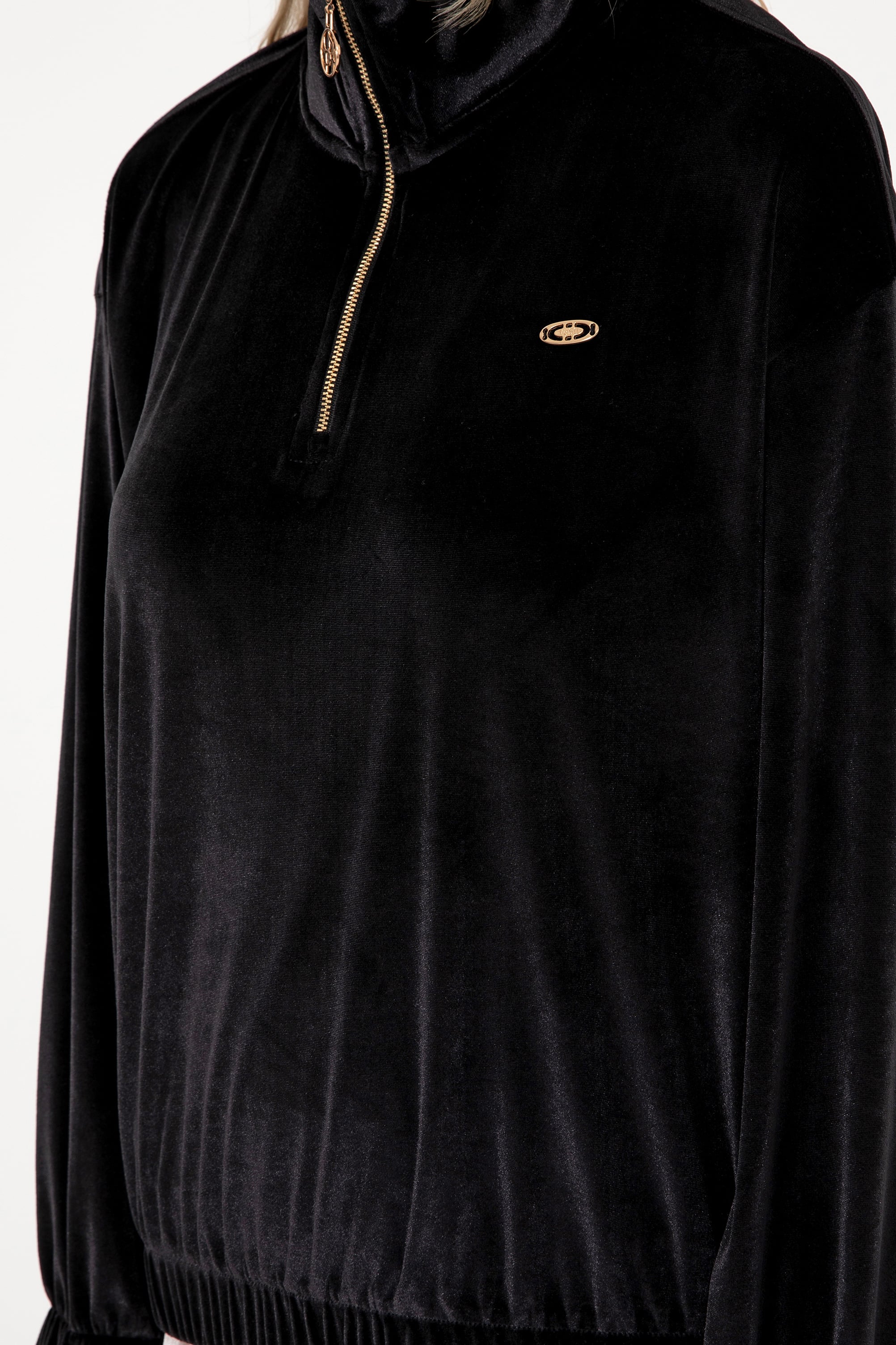 Kadın Siyah Fermuarlı Dik Yaka Sweatshirt