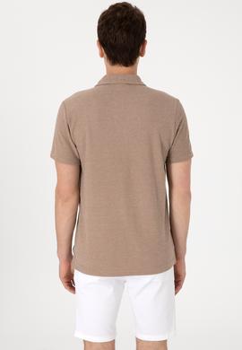 Erkek Regular Fit Kaçık Yaka Camel Dokulu Tişört - 50303227009