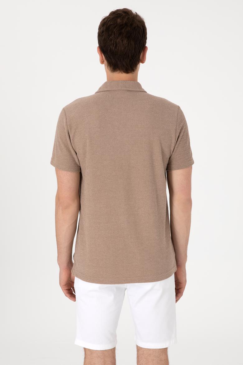 Erkek Regular Fit Kaçık Yaka Camel Dokulu Tişört - 50303227009