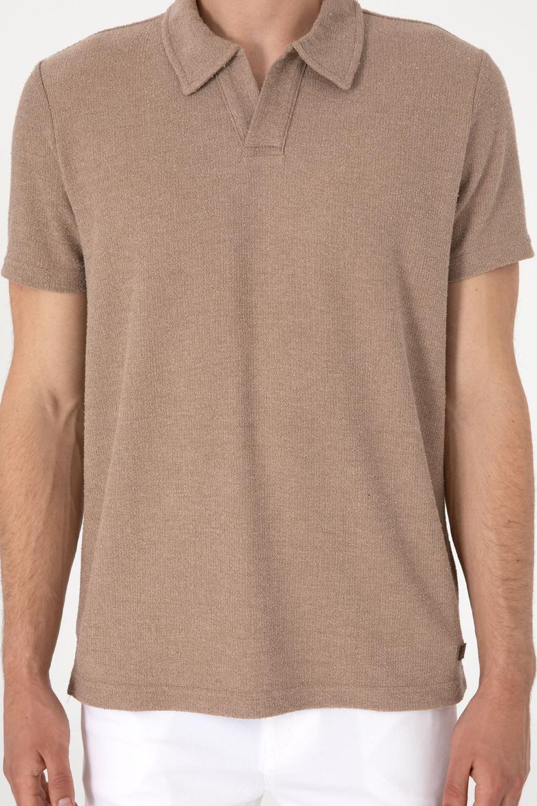 Erkek Regular Fit Kaçık Yaka Camel Dokulu Tişört - 50303227009