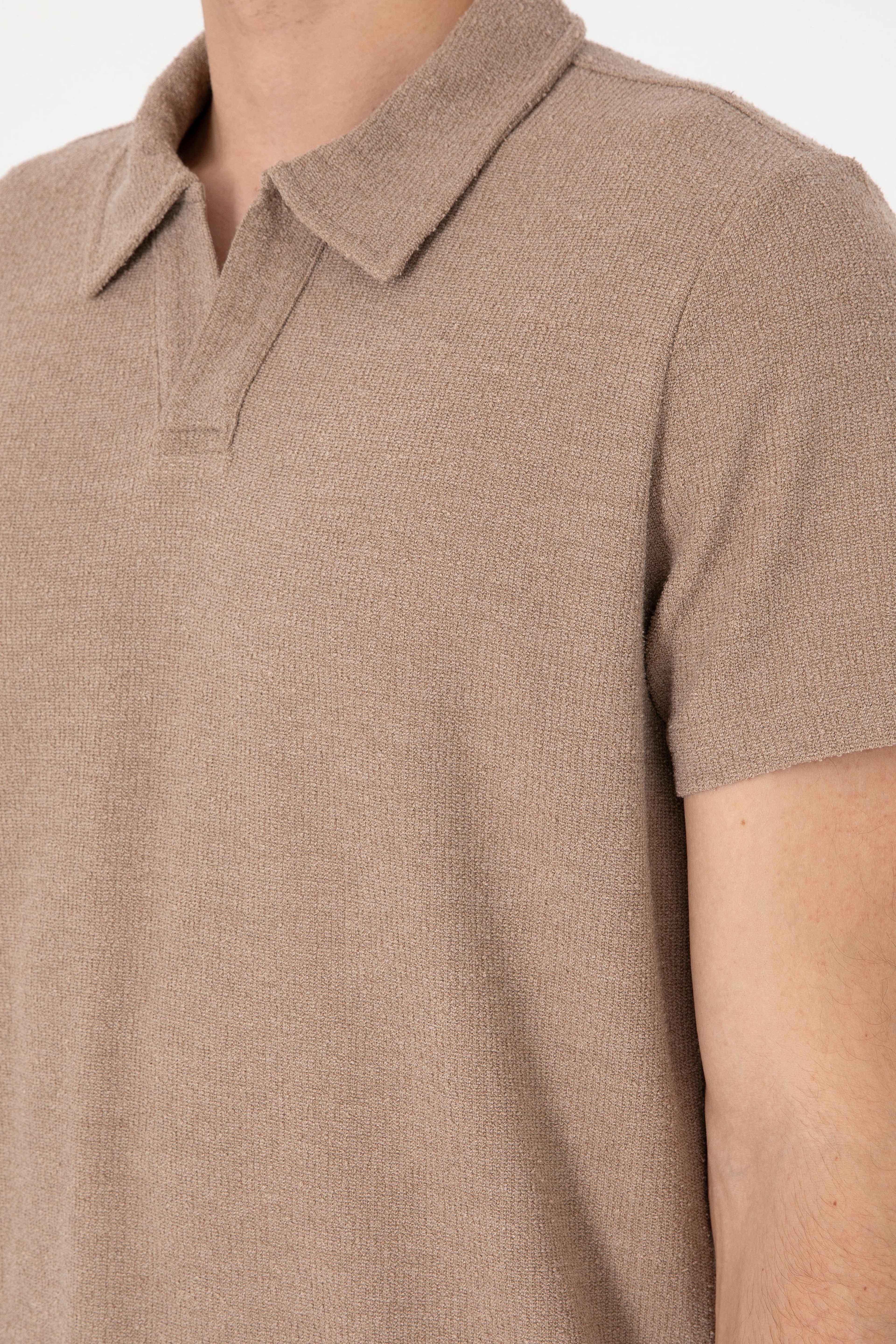 Erkek Regular Fit Kaçık Yaka Camel Dokulu Tişört - Image 7