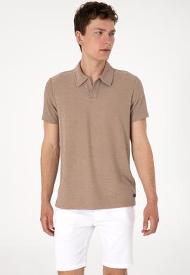 Erkek Regular Fit Kaçık Yaka Camel Dokulu Tişört - 50303227009