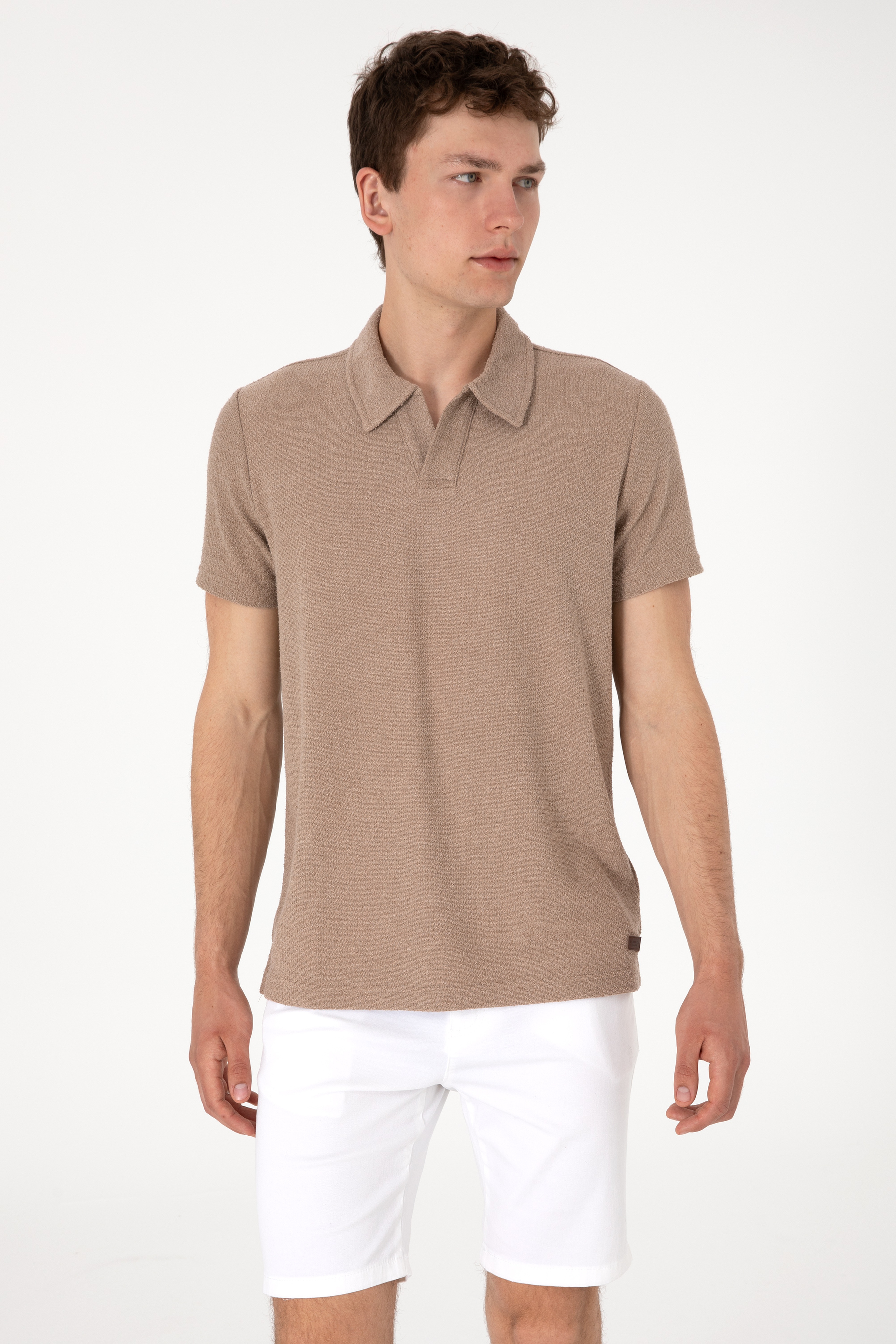 Erkek Regular Fit Kaçık Yaka Camel Dokulu Tişört - Image 3