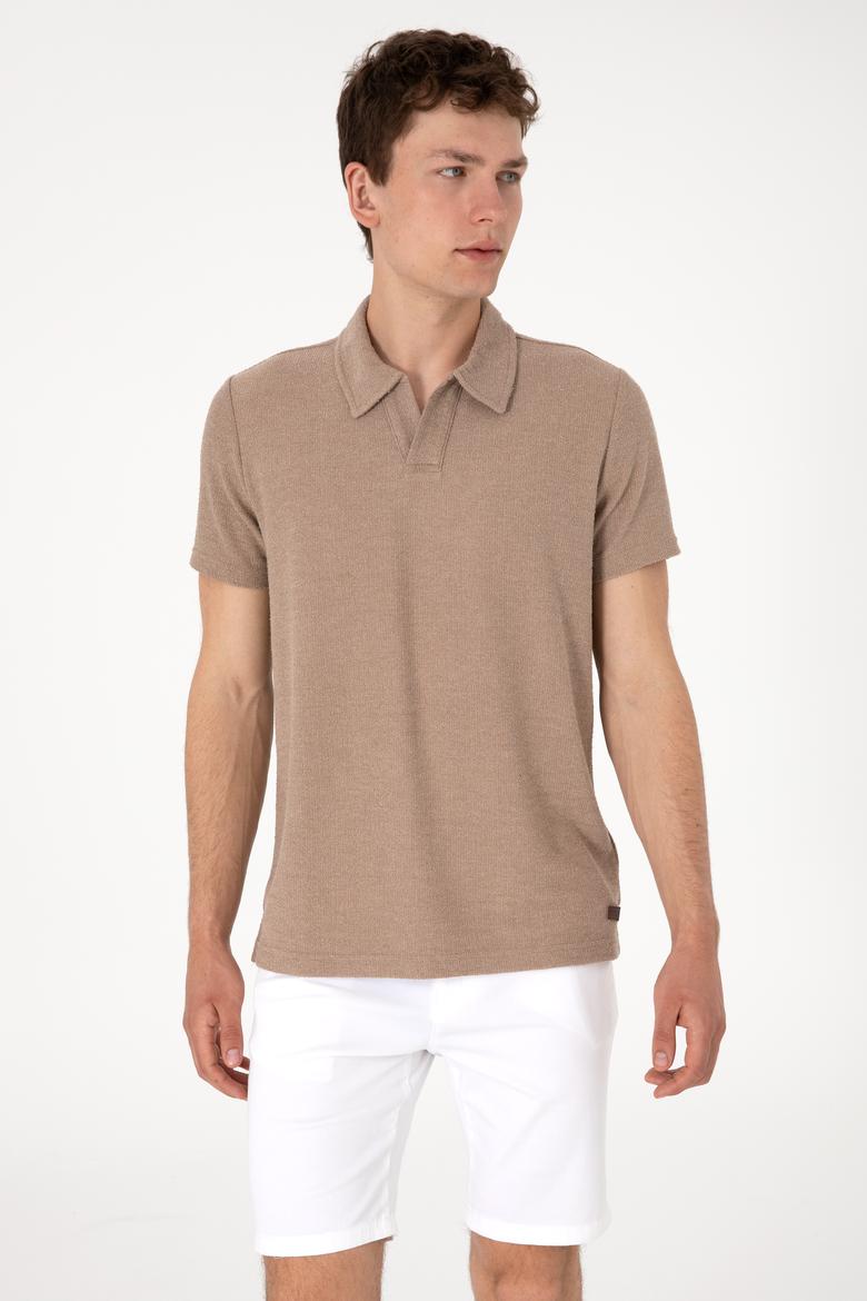Erkek Regular Fit Kaçık Yaka Camel Dokulu Tişört - 50303227009
