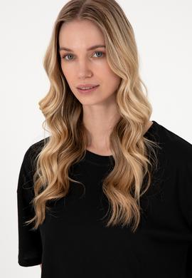 Kadın Siyah Oversize Bisiklet Yaka Tişört - 50305775005