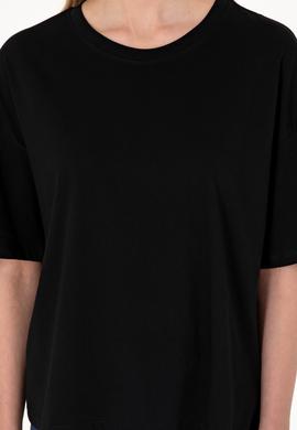 Kadın Siyah Oversize Bisiklet Yaka Tişört - 50305775005