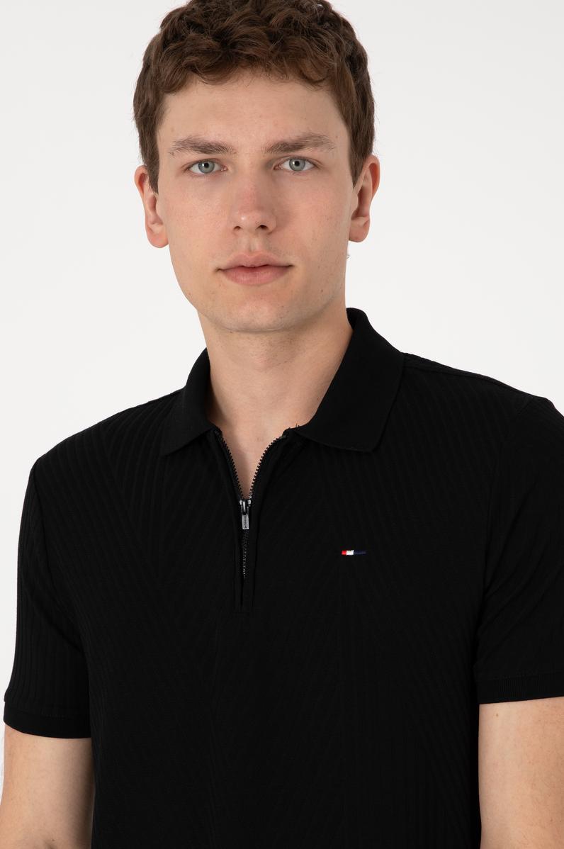 Erkek Regular Fit Fermuarlı Siyah Dokulu Tişört