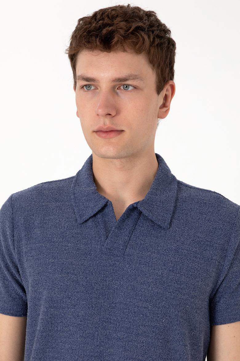 Erkek Regular Fit Kaçık Yaka Açık Lacivert Dokulu Tişört - 50303227014