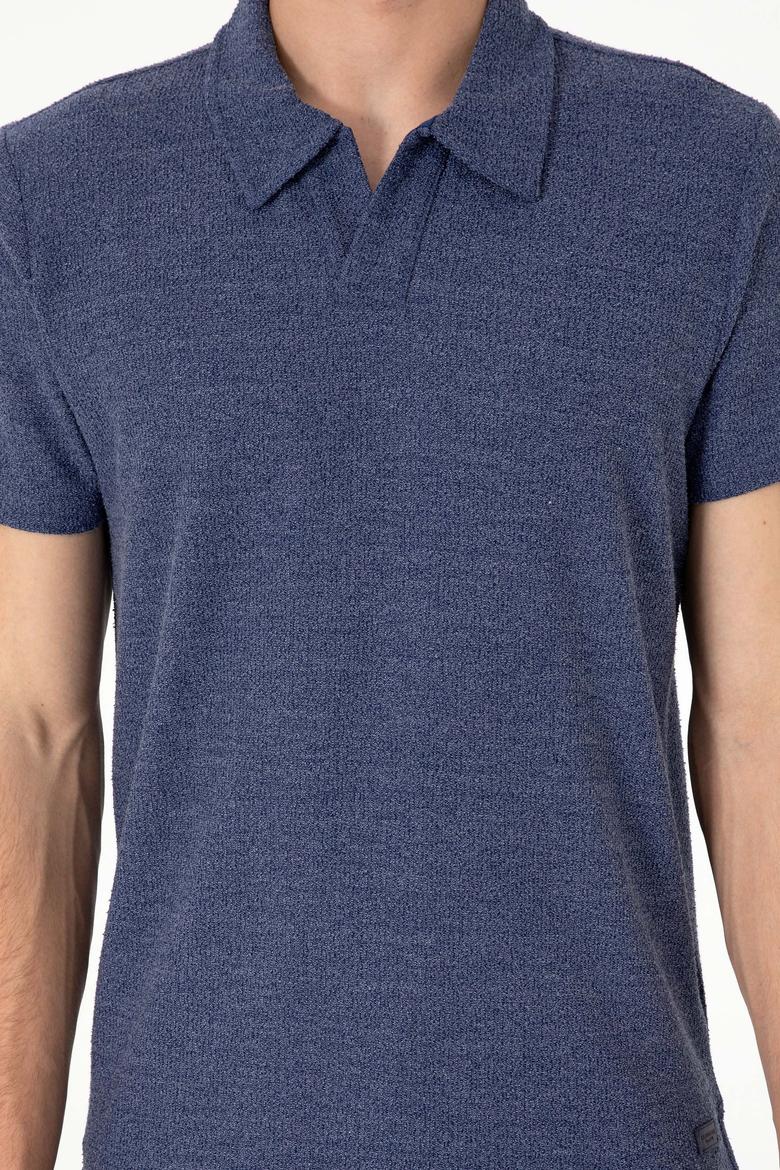 Erkek Regular Fit Kaçık Yaka Açık Lacivert Dokulu Tişört - 50303227014