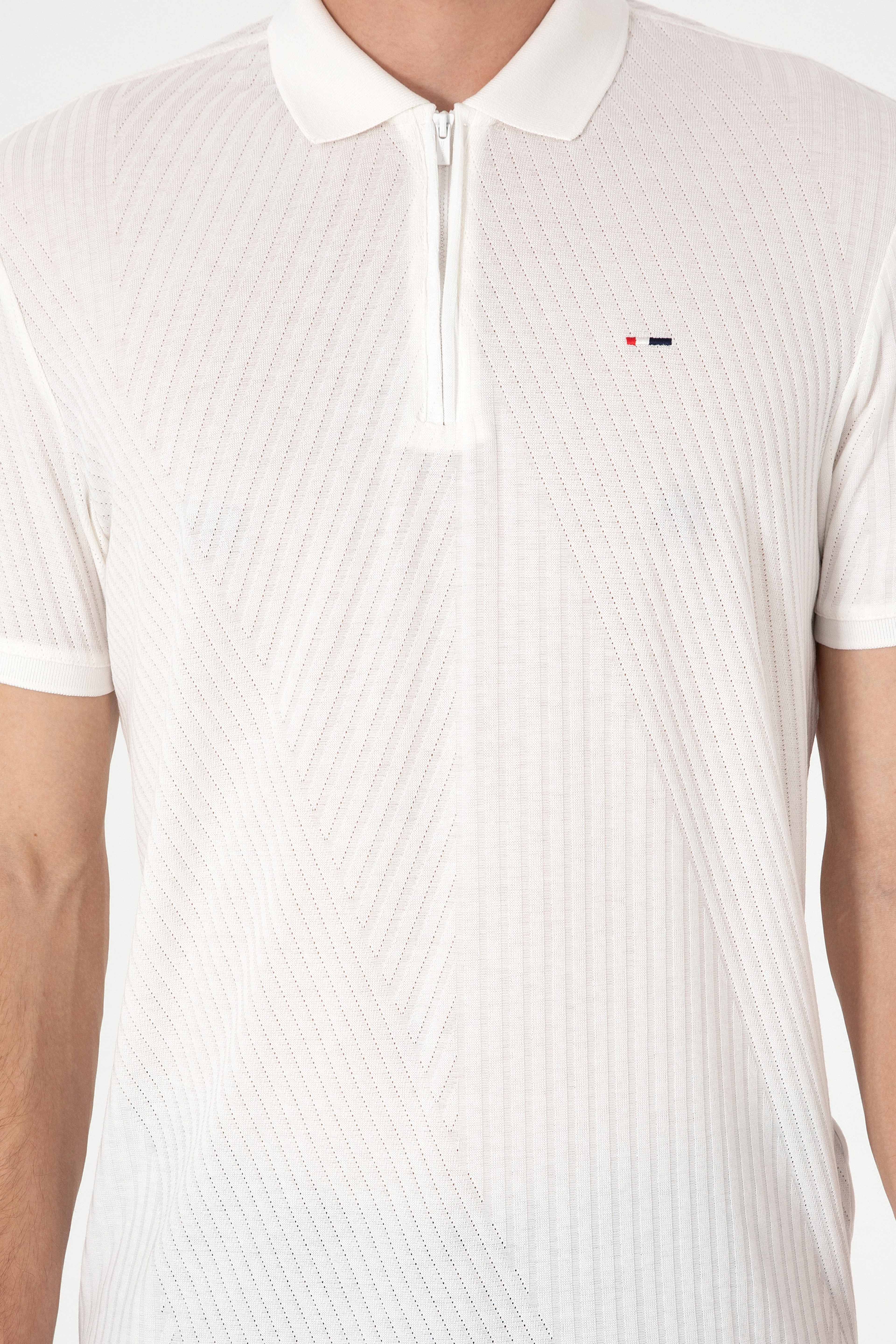 Erkek Regular Fit Fermuarlı Krem Dokulu Tişört