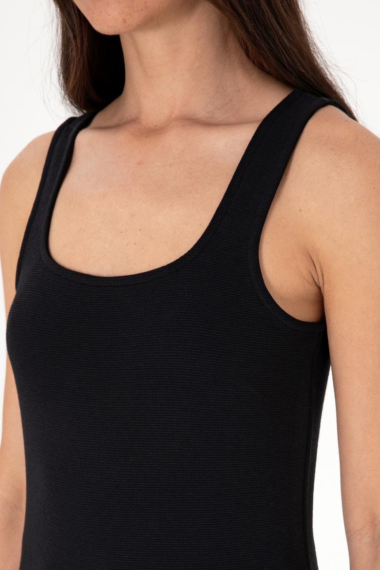 Kadın Siyah Kolsuz Kare Yaka Tişört - 50306680045