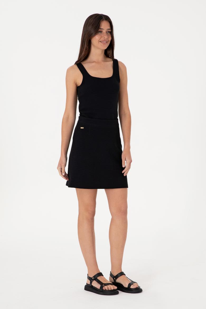 Kadın Siyah Kolsuz Kare Yaka Tişört - 50306680045