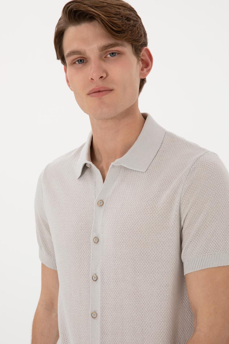 Erkek Regular Fit Açık Gri Düğmeli Triko Tişört