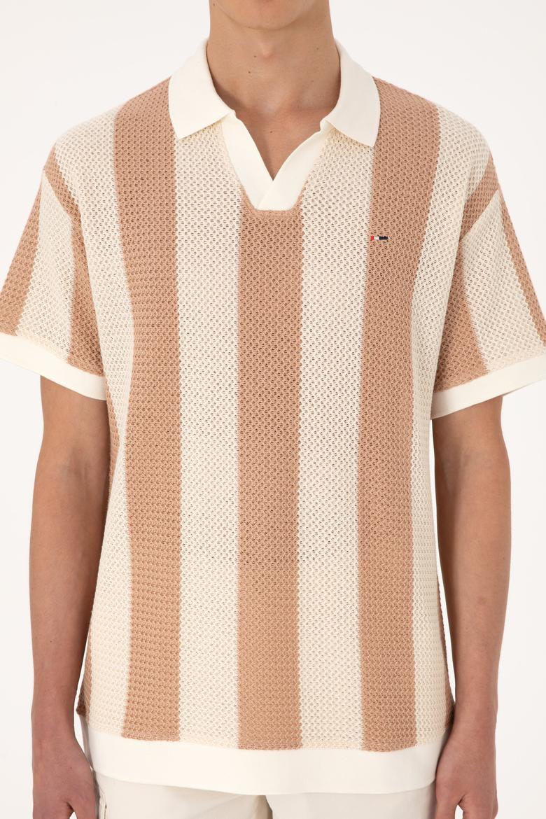 Erkek Comfort Fit Kaçık Yaka Camel Örgülü Tişört - 50300240032