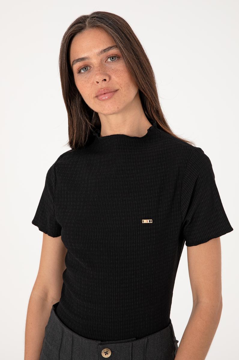 Kadın Siyah Dik Yaka Tişört
