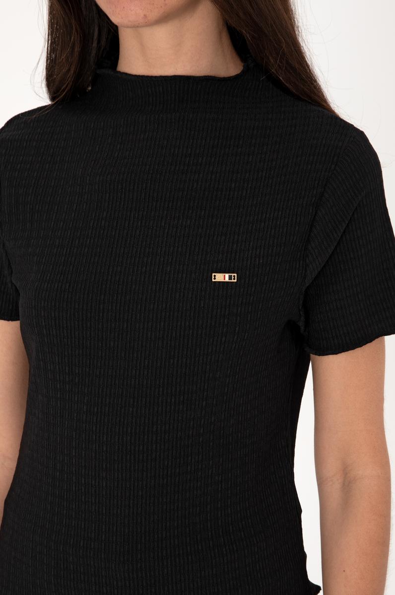 Kadın Siyah Dik Yaka Tişört