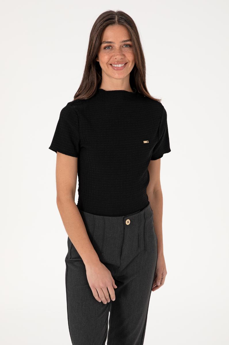 Kadın Siyah Dik Yaka Tişört