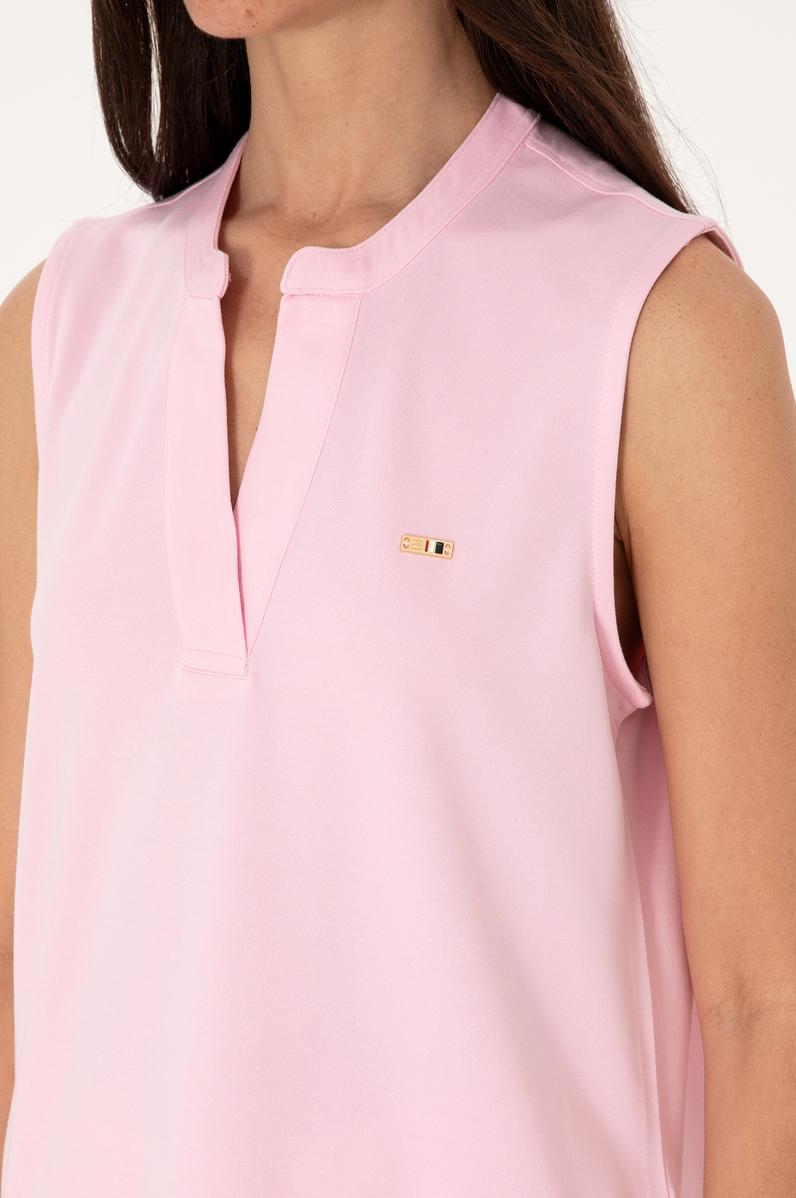 Kadın Açık Pembe Kolsuz V Yaka Tişört