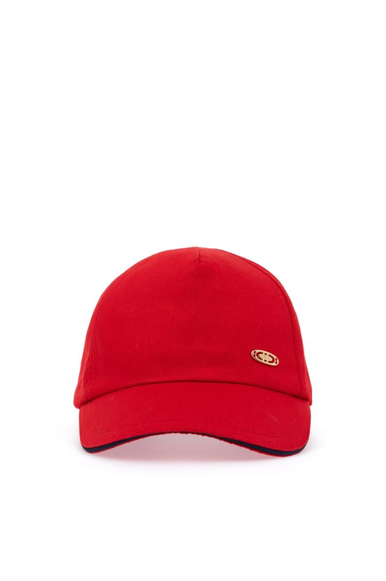 Kadın Kırmızı Şapka