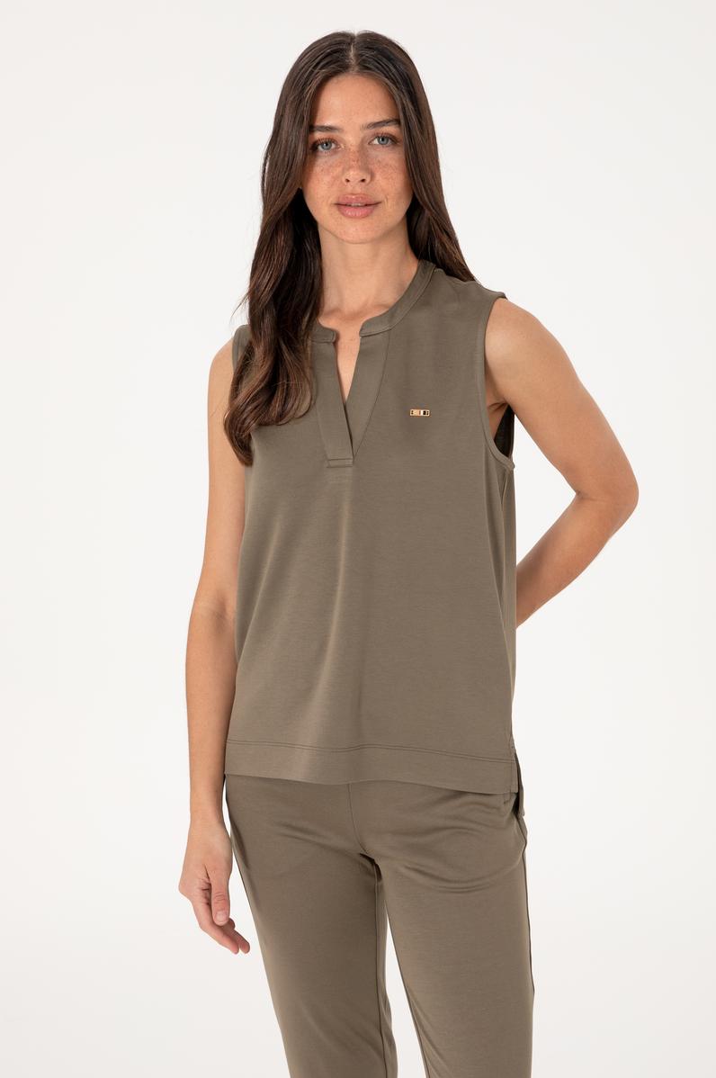 Kadın Vizon Kolsuz V Yaka Tişört