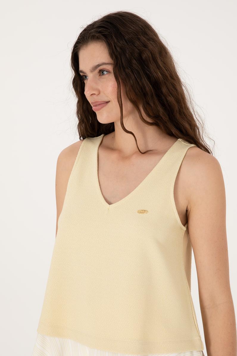 Kadın Açık Haki Kolsuz V Yaka Tişört