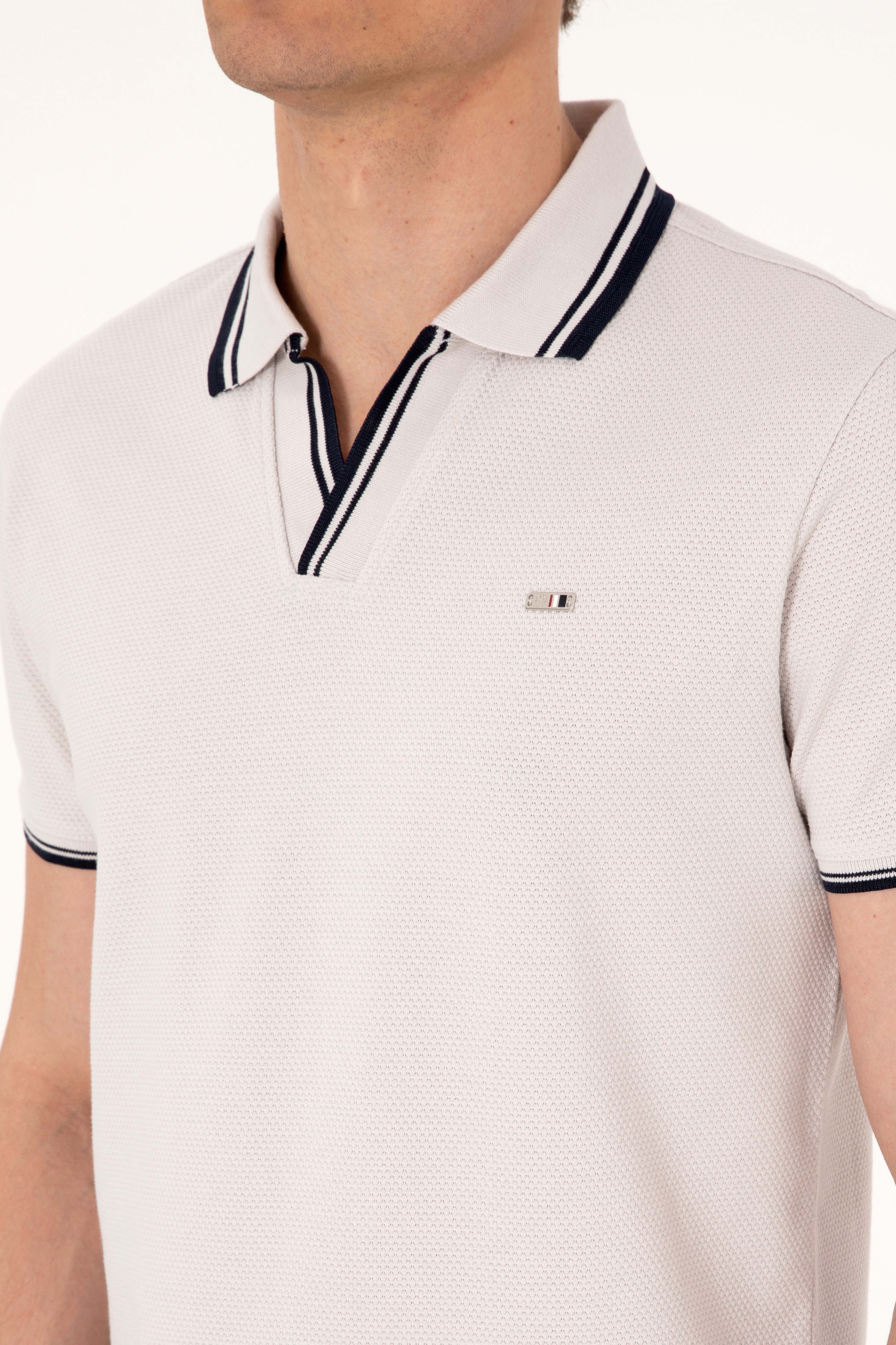 Erkek Slim Fit Kaçık Yaka Açık Gri Tişört - Image 7