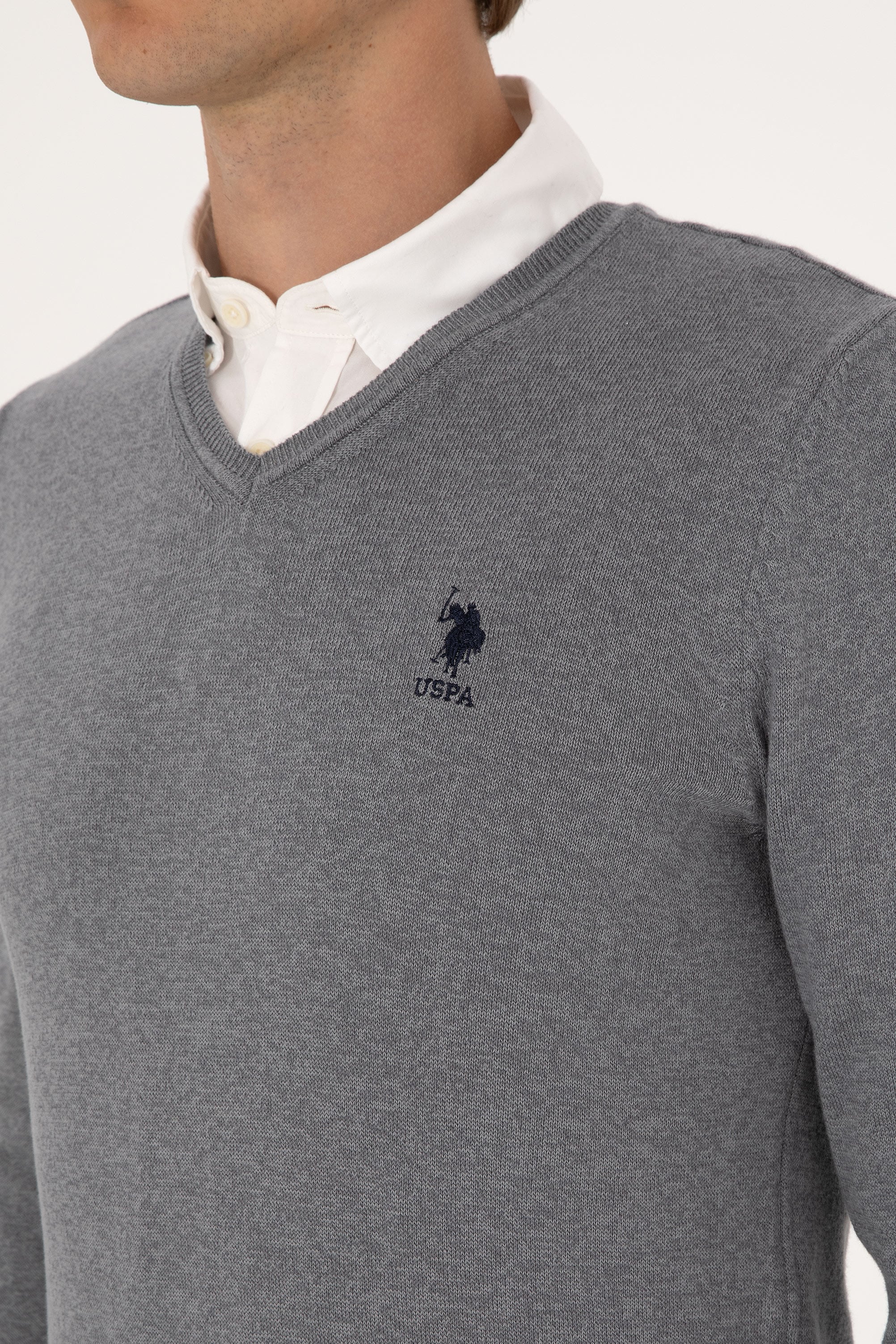 Erkek Slim Fit V Yaka Gri Melanj Basic Kazak - Image 7