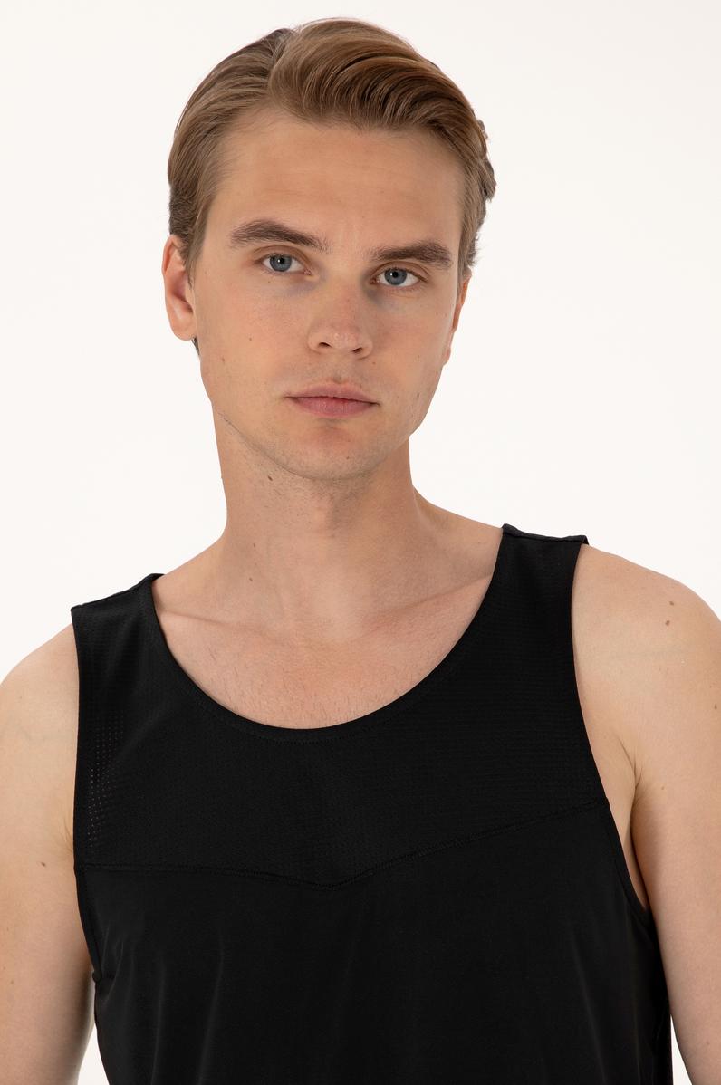 Erkek Regular Fit Siyah Bisiklet Yaka Kolsuz Tişört