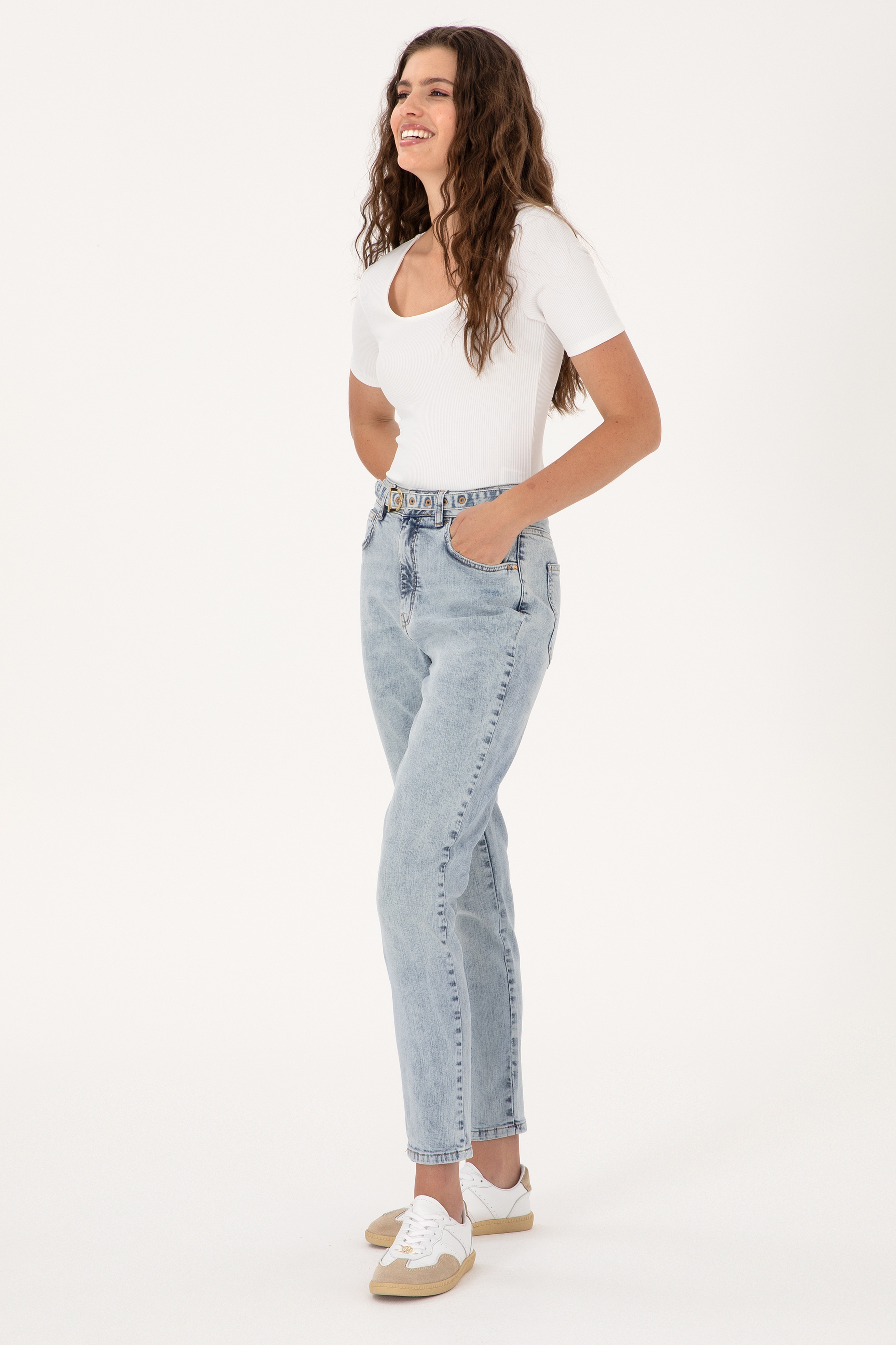 Kadın Açık Mavi Mom Hıgh Waist Fit Jean Pantolon - Image 3