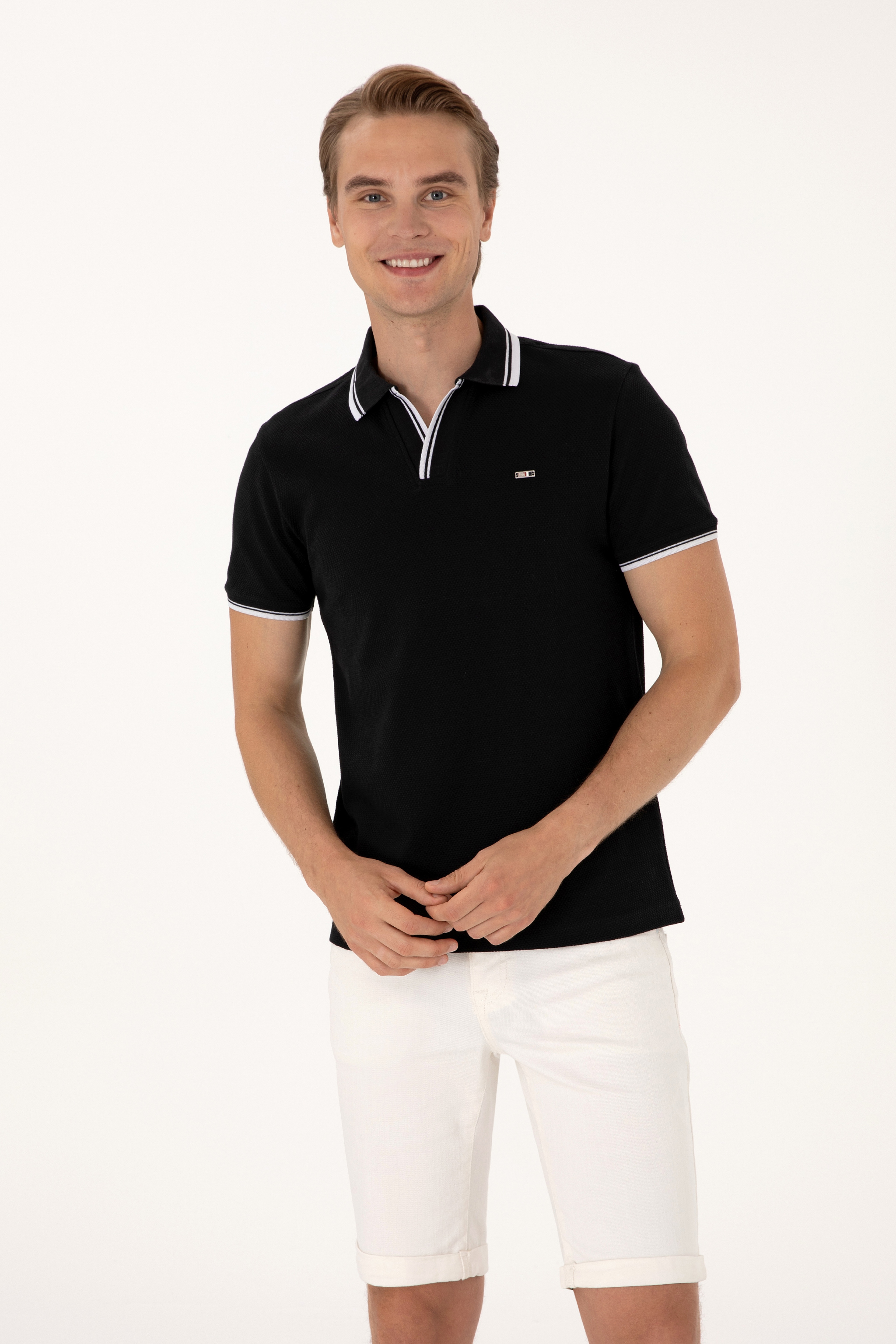 Erkek Slim Fit Kaçık Yaka Siyah Tişört