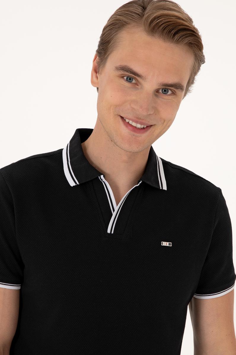 Erkek Slim Fit Kaçık Yaka Siyah Tişört