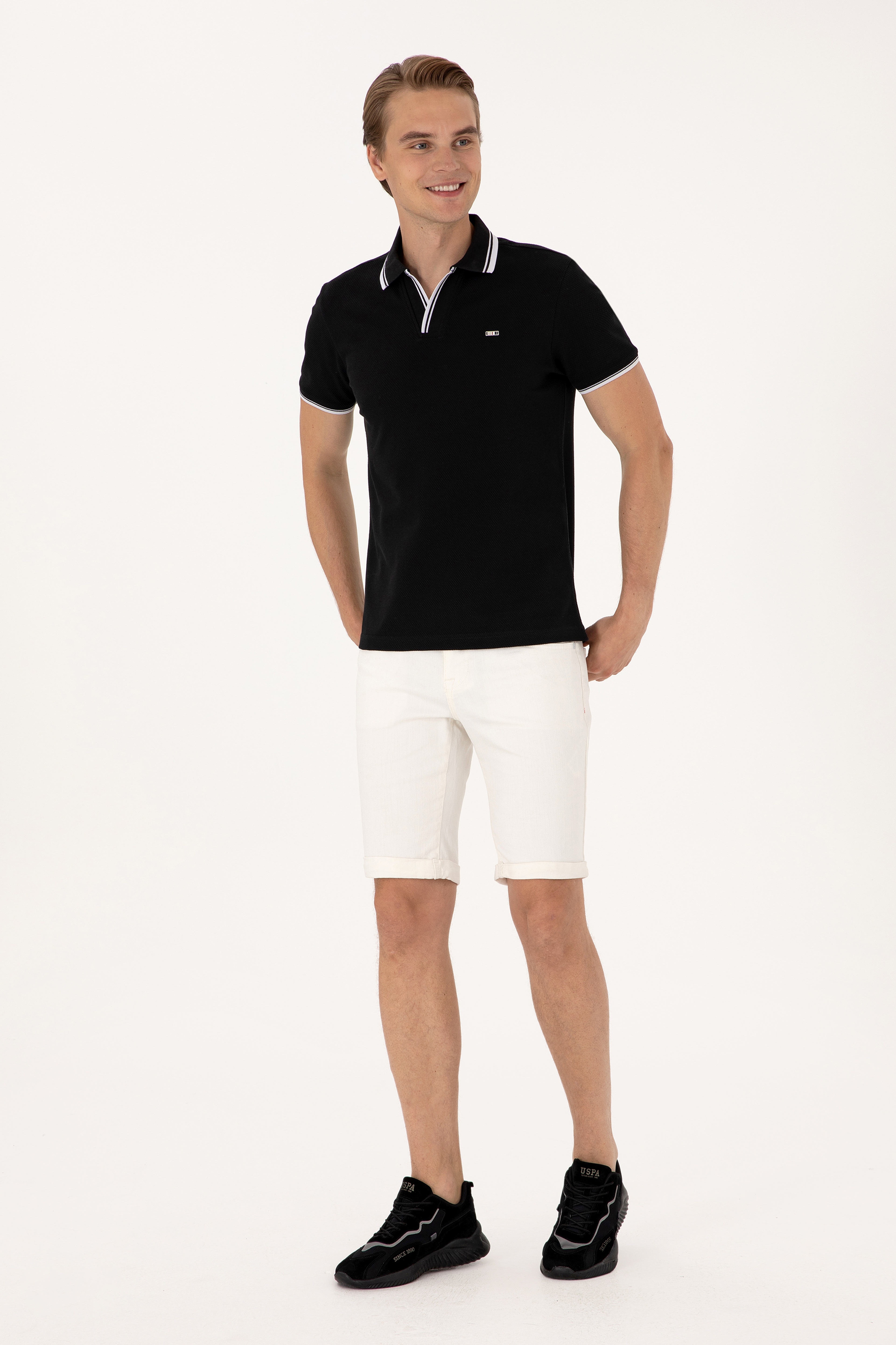 Erkek Slim Fit Kaçık Yaka Siyah Tişört - Image 4
