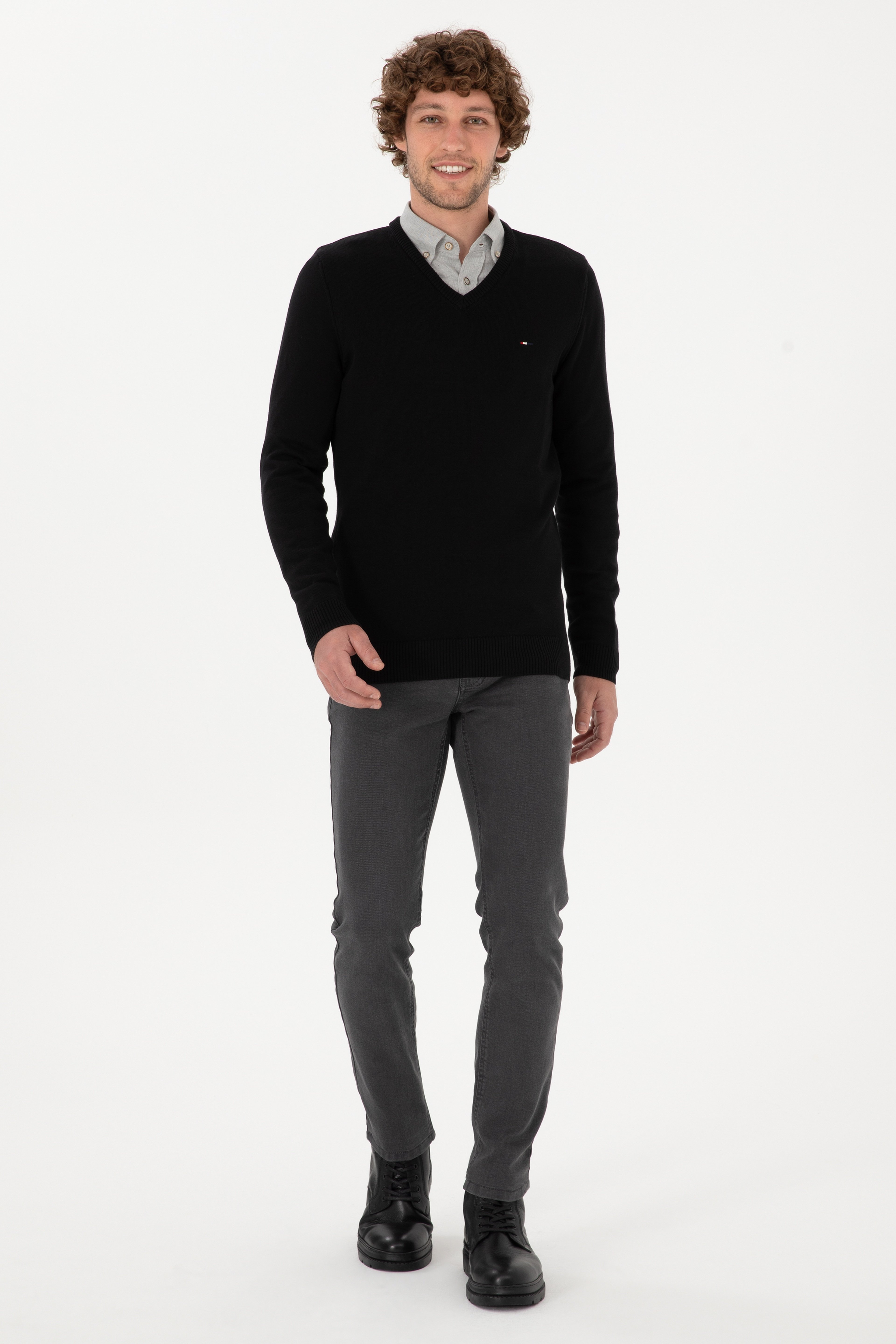 Erkek Slim Fit V Yaka Siyah Basic Kazak - Image 4